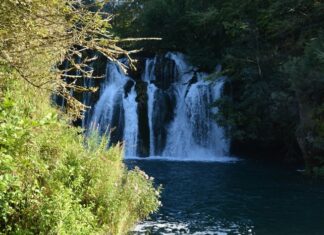 The Location of the Harbour of Kaisarius and the Neorion at the Heptascalon